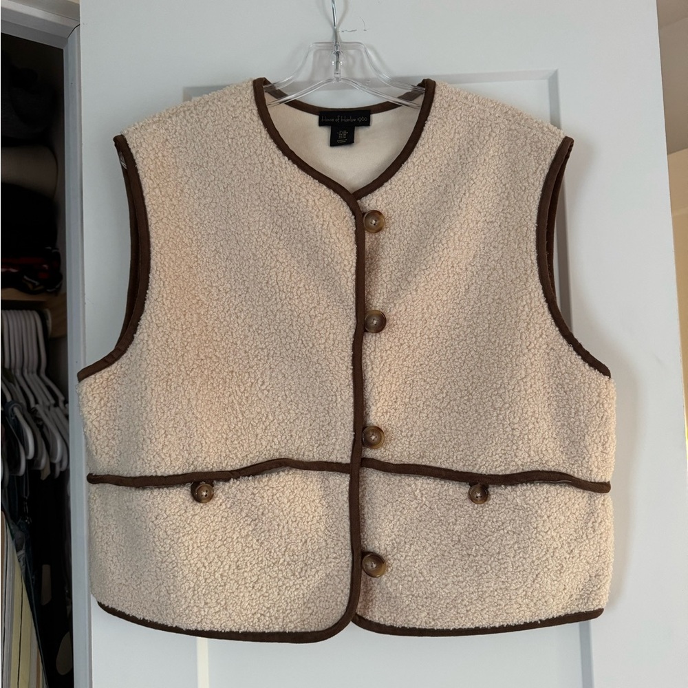House of Harlow 1960 cream and brown sherpa vest
